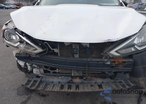 2018 Nissan Sentra S z USA, uszkodzony, nr VIN 3N1AB7AP3JY235571